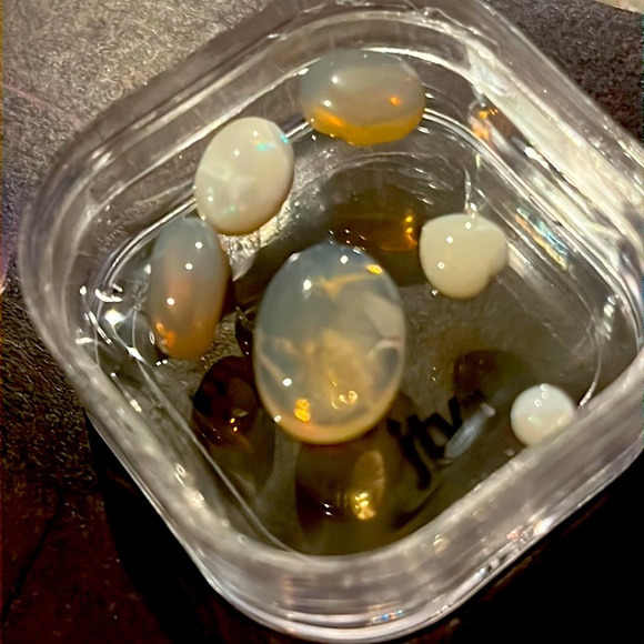 Collection of genuine opals.